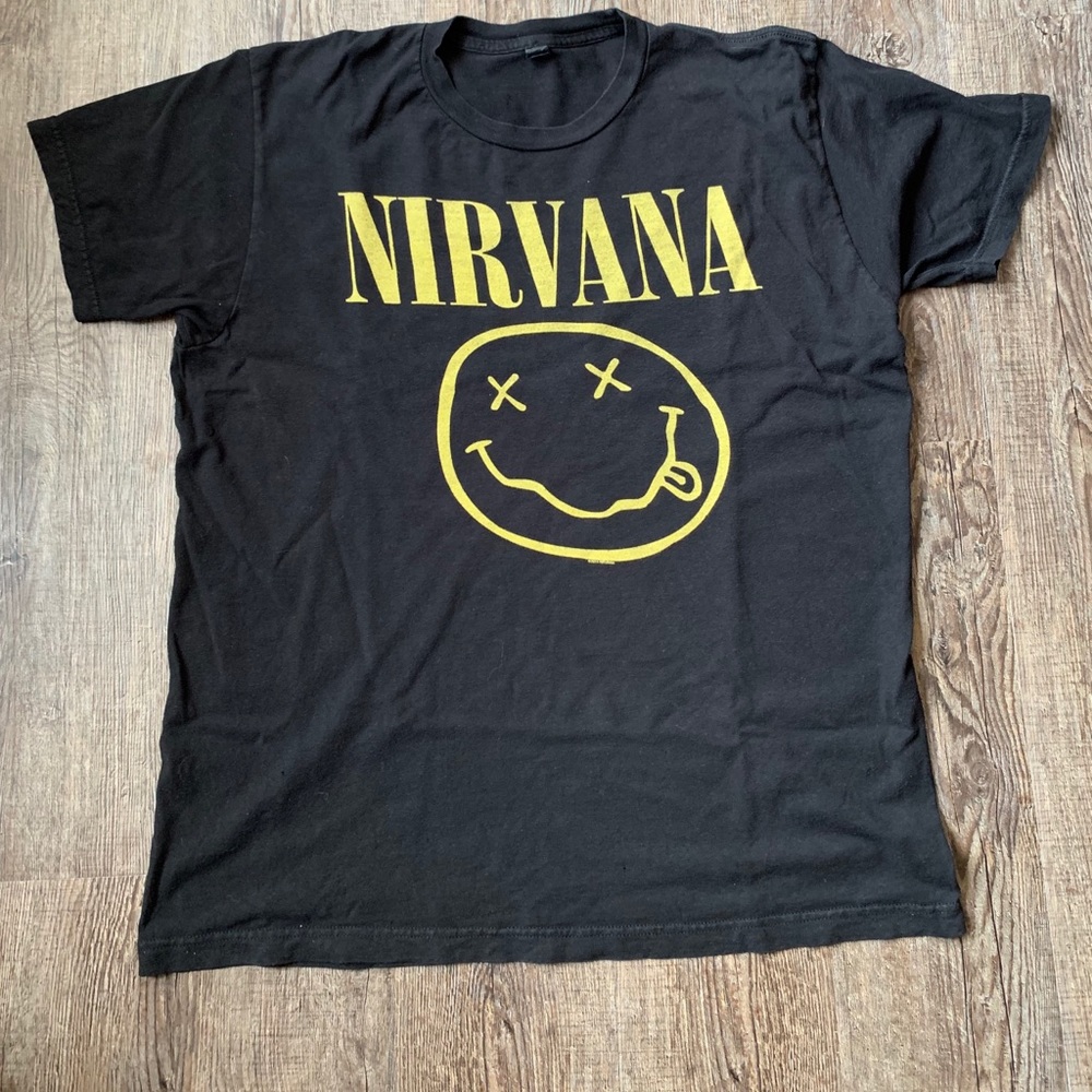 Vintage tribute Nirvana black tee.